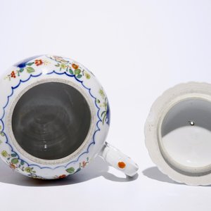 Une théière en porcelaine de Chine famille rose à décor "Feuille de Tabac", Qianlong — photo 5