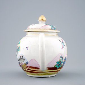 Une théière en porcelaine de Chine famille rose à décor "Pigeon de Valentin", Qianlong, 18ème — photo 4