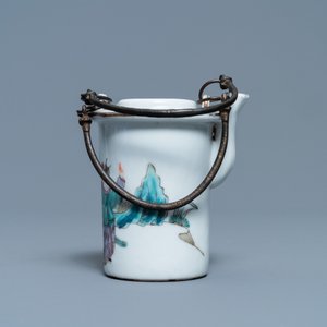 Une théière en porcelaine de Chine famille rose à décor 'Wu Shuang Pu', 19/20ème — photo 9