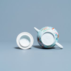 Une théière en porcelaine de Chine famille rose à sujet érotique, Yongzheng — photo 7