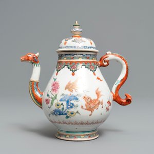 Une théière en porcelaine de Chine famille rose au bec en forme de phénix, Qianlong — photo 4