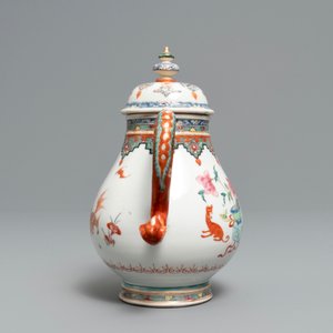 Une théière en porcelaine de Chine famille rose au bec en forme de phénix, Qianlong — photo 5