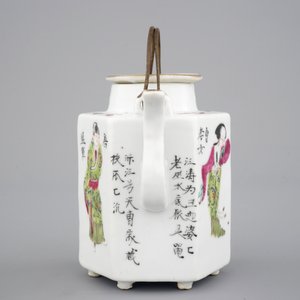 Une théière en porcelaine de Chine famille rose aux décors du Wu Shuang Pu, 19ème — photo 5