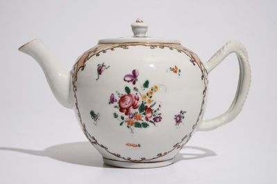 Une théière en porcelaine de Chine famille rose d'exportation, Qianlong
