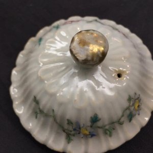 Une théière en porcelaine de Chine famille rose, Yongzheng — photo 9