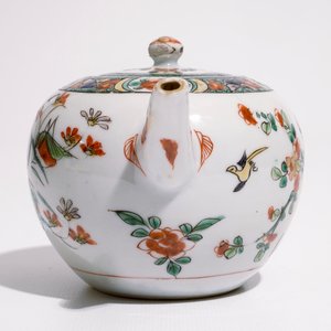 Une théière en porcelaine de Chine famille verte à décor d'oiseaux, Kangxi — photo 3