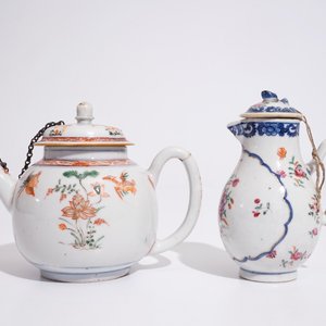 Une théière en porcelaine de Chine famille verte, Kangxi, et un pot à lait en famille rose, Qianlong — photo 2