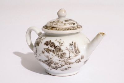 Une théière en porcelaine de Chine grisaille à décor d'un paysage, Yongzheng
