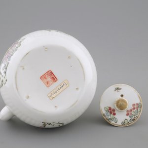Une théière en porcelaine de Chine qianjiang cai, 19/20ème — photo 6