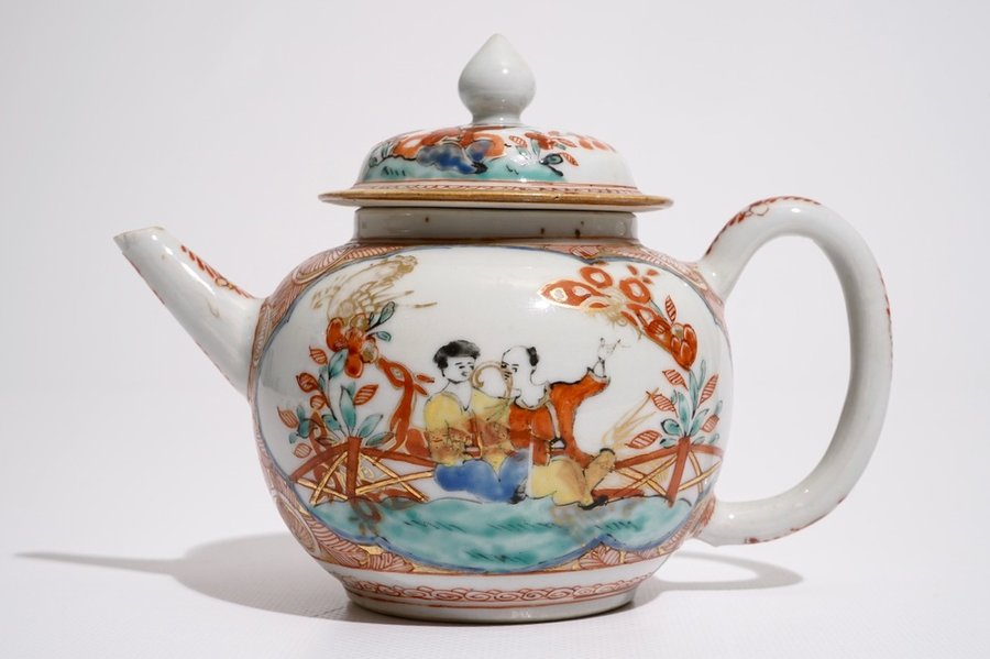 Une théière en porcelaine de Chine surdécoré de type Amsterdams bont, Qianlong — photo 1