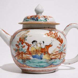 Une théière en porcelaine de Chine surdécoré de type Amsterdams bont, Qianlong — photo 1