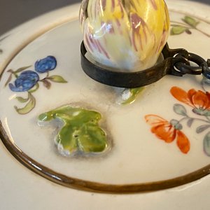 Une théière en porcelaine de Meissen à décor floral, Allemagne, 18ème — photo 10