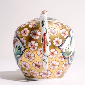 Une théière en porcelaine de Meissen décorée aux Pays-Bas, vers 1720 — photo 5