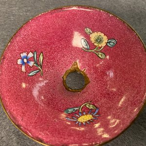 Une théière et deux bols couverts en émaux de Canton au fond rouge de rubis, Chine, Qianlong/Jiaqing — photo 33