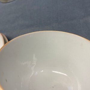 Une théière et deux tasses et soucoupes en porcelaine de Chine qianjiang cai, 19/20ème — photo 11