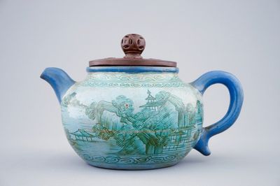 Une théière et son couvercle en grès émaillé de Yixing, Chine, 19ème