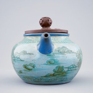 Une théière et son couvercle en grès émaillé de Yixing, Chine, 19ème — photo 2