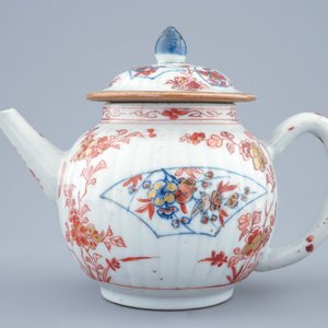 Une théière et son couvercle en porcelaine de Chine de style Imari, Kangxi — photo 2