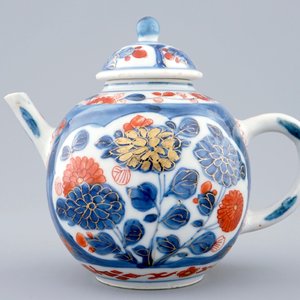 Une théière et son couvercle en porcelaine de Chine de style Imari, Qianlong, 18ème — photo 2