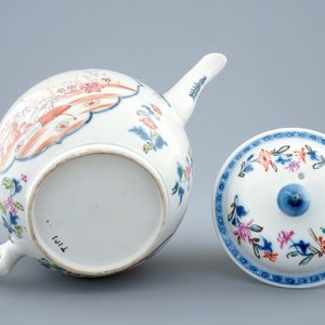 Une théière et son couvercle en porcelaine de Chine famille rose aux oiseaux, Qianlong, 18ème — photo 3