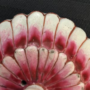 Une théière et son couvercle en porcelaine de Chine famille rose, Yongzheng, 1723-1735 — photo 6