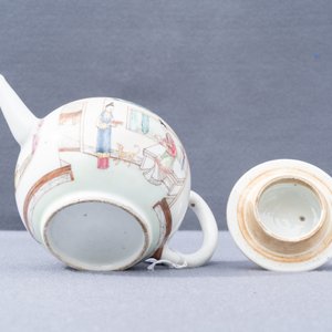 Une théière et son couvercle en porcelaine de Chine famille rose, Yongzheng — photo 9