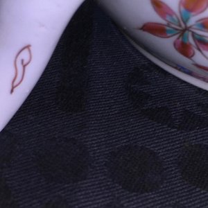 Une théière et son couvercle en porcelaine de Chine famille rose, Yongzheng/Qianlong — photo 8