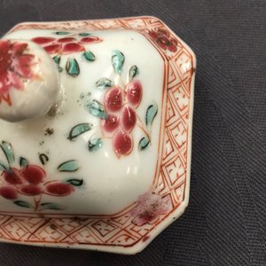 Une théière et son couvercle en porcelaine de Chine famille rose, Yongzheng/Qianlong — photo 11