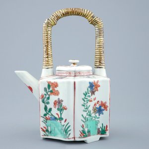 Une théière et son couvercle en porcelaine de Chine famille verte, Kangxi — photo 2