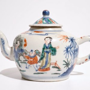 Une théière et son couvercle en porcelaine de Chine wucai, 19ème — photo 2