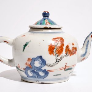 Une théière et son couvercle en porcelaine de Chine wucai, 19ème — photo 4