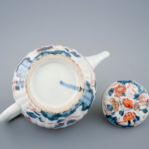 Une théière et son couvercle en porcelaine Imari de Japon, 18ème — photo 7