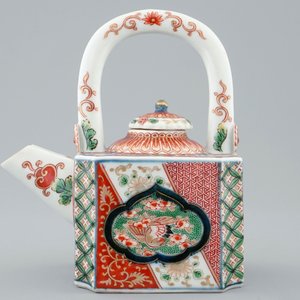 Une théière et son couvercle en porcelaine Imari de Japon, 18ème — photo 2