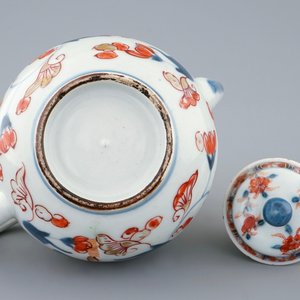 Une théière et son couvercle en porcelaine Imari de Japon, Edo, 18ème — photo 3