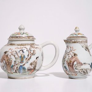 Une théière et un pot à lait en porcelaine de Chine famille rose, Yongzheng — photo 2