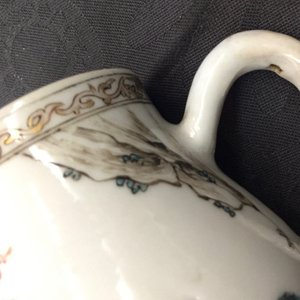 Une théière et un pot à lait en porcelaine de Chine famille rose, Yongzheng — photo 8