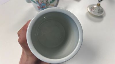 Une théière et un pot à pinceaux en porcelaine de Chine famille rose à décor 'Wu Shuang Pu', marque et époque de Daoguang — photo 12