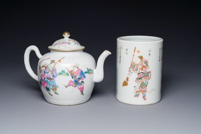 Une théière et un pot à pinceaux en porcelaine de Chine famille rose à décor 'Wu Shuang Pu', marque et époque de Daoguang