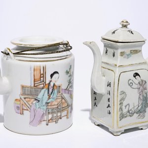 Une théière et un pot à vin en porcelaine de Chine qianjiang cai, 19/20ème — photo 1