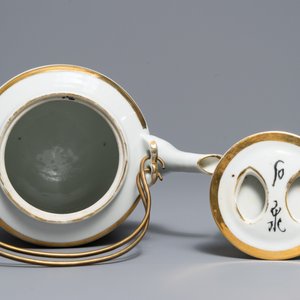 Une théière et une boîte couverte en porcelaine de Chine qianjiang cai, signées Ma Qingyun, 19/20ème — photo 7
