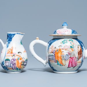 Une théière et une verseuse en porcelaine de Chine famille rose à décor mandarin, Qianlong — photo 3
