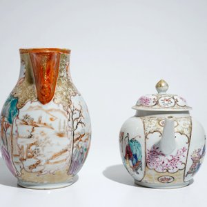 Une théière et une verseuse en porcelaine de Chine famille rose à décor mandarin, Qianlong — photo 5