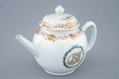 Une théière monogrammée en porcelaine de Chine pour l'export, Qianlong, 18ème