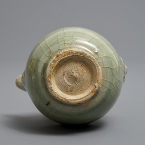 Une théière ou verseuse en porcelaine de Chine céladon, Song/Yuan — photo 7