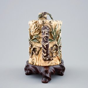 Une théière polychrome en ivoire sculpté, Chine, vers 1900 — photo 4