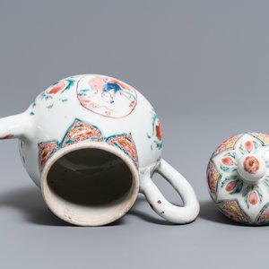 Une théière, six soucoupes et trois tasses en porcelaine de Chine famille rose, Yongzheng/Qianlong — photo 14