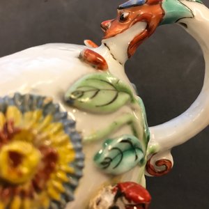 Une théière sur présentoir en porcelaine de Chine famille rose à décor en relief, Yongzheng — photo 21