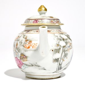 Une théière sur présentoir en porcelaine de Chine famille rose, Qianlong — photo 5