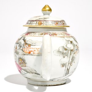 Une théière sur présentoir en porcelaine de Chine famille rose, Qianlong — photo 7
