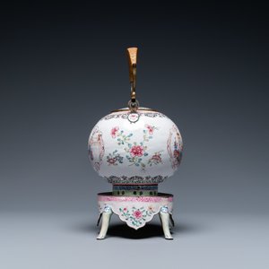 Une théière sur rechaud en émaux de Canton, Qianlong — photo 5